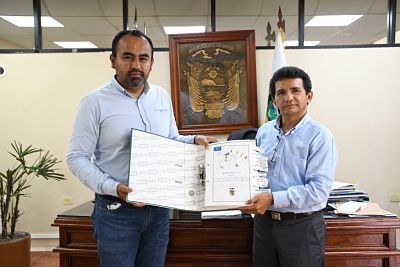 Alcalde de Centinela del C&oacute;ndor entreg&oacute; estudios para la construcci&oacute;n de un puente vehicular en el barrio San Lorenzo